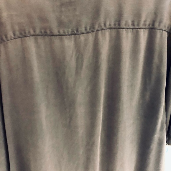 Two Men’s Size Large Tommy Bahama 💯 percent Silk Shirts - Picture 8 of 9